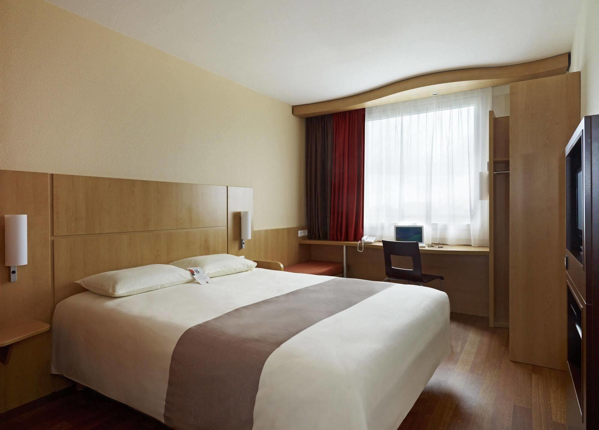 Hotel Ibis Kielce Centrum Eksteriør billede